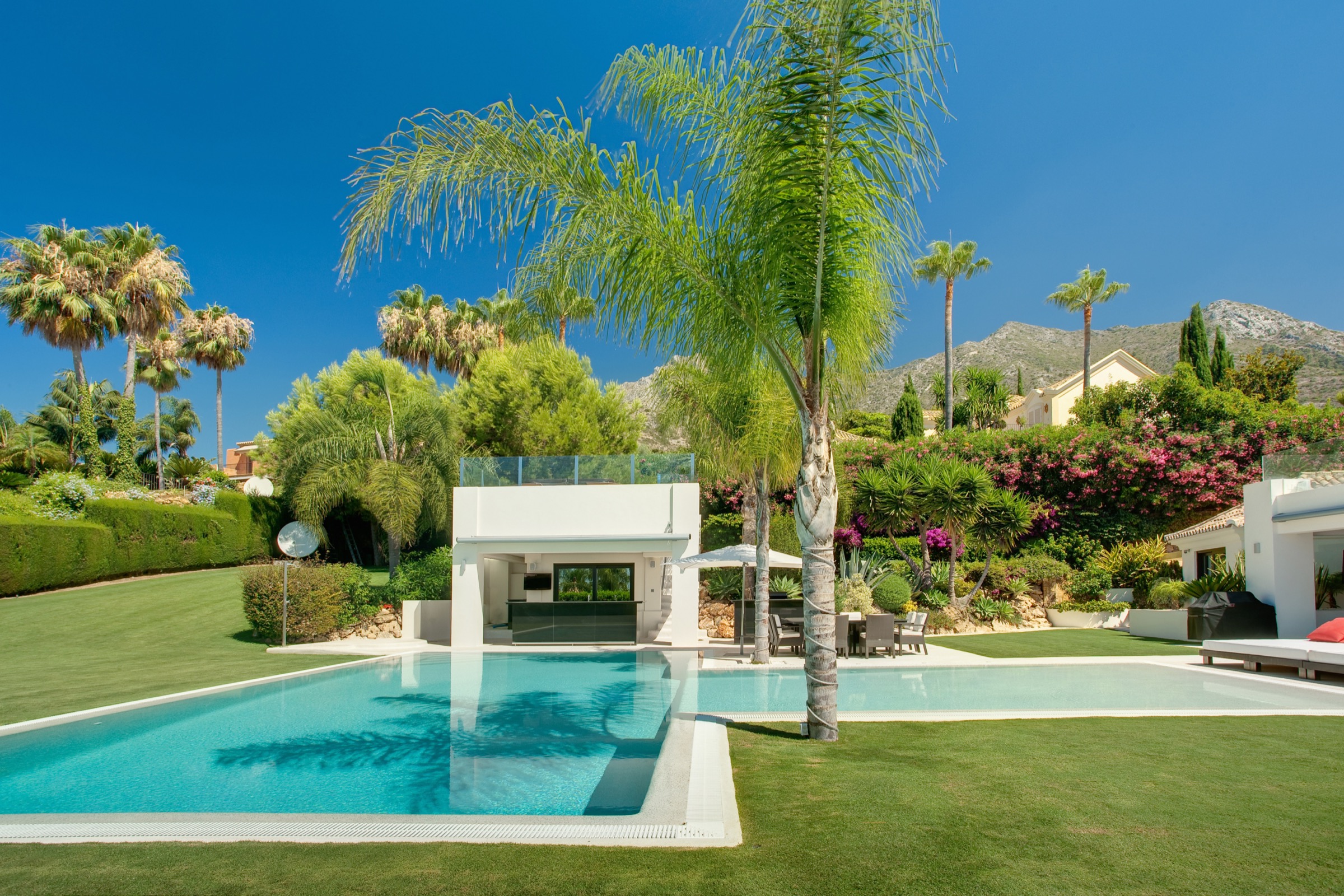 Pool with mountain views in Marbella